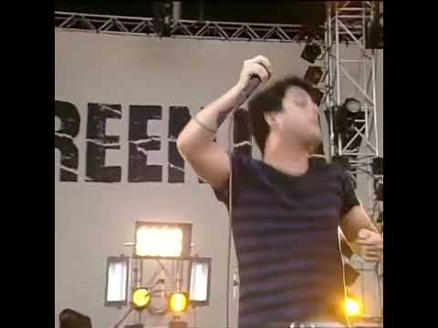 Green Day performing Basket Case Live (Cologne, Germany 2001)