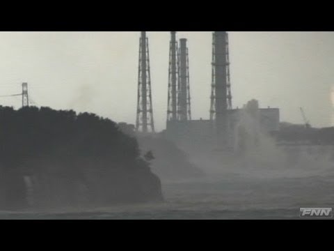 福島第1原発を襲う津波