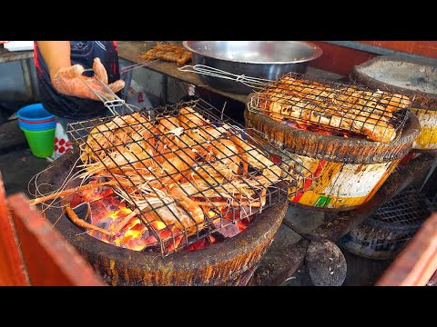 Thai seafood, huge grilled freshwater shrimp and small chili crab - Thai street food