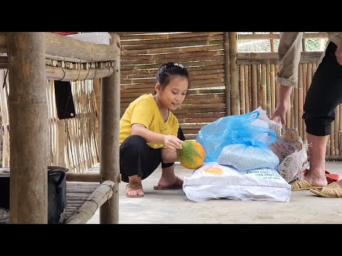 The girl cooks sticky rice with gac fruit, and is helped by Uncle Quoc to disinfect the barn.