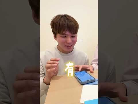 用表情在配音的人