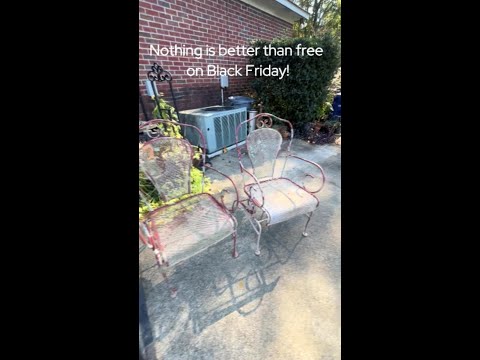 FREE Vintage Metal Chairs Found on Black Friday! A Lucky Street Find!