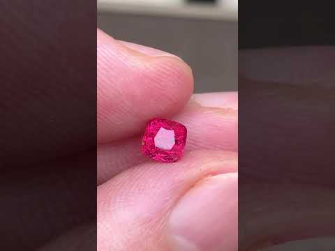 粉紅尖晶石，火彩很好，1.09ct