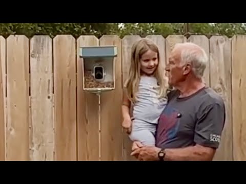 Julia helps set up her Harymor smart bird feeder