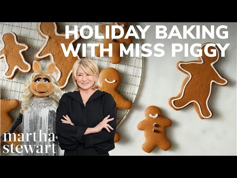 Martha Stewart Goes Holiday Baking With Miss Piggy | An Amazing Gingerbread House and Cookies